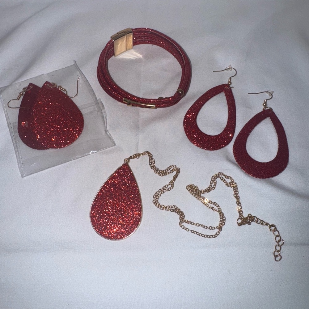 *Red and Gold Glittery Necklace Bracelet Earring Set - Picture 8 of 11
